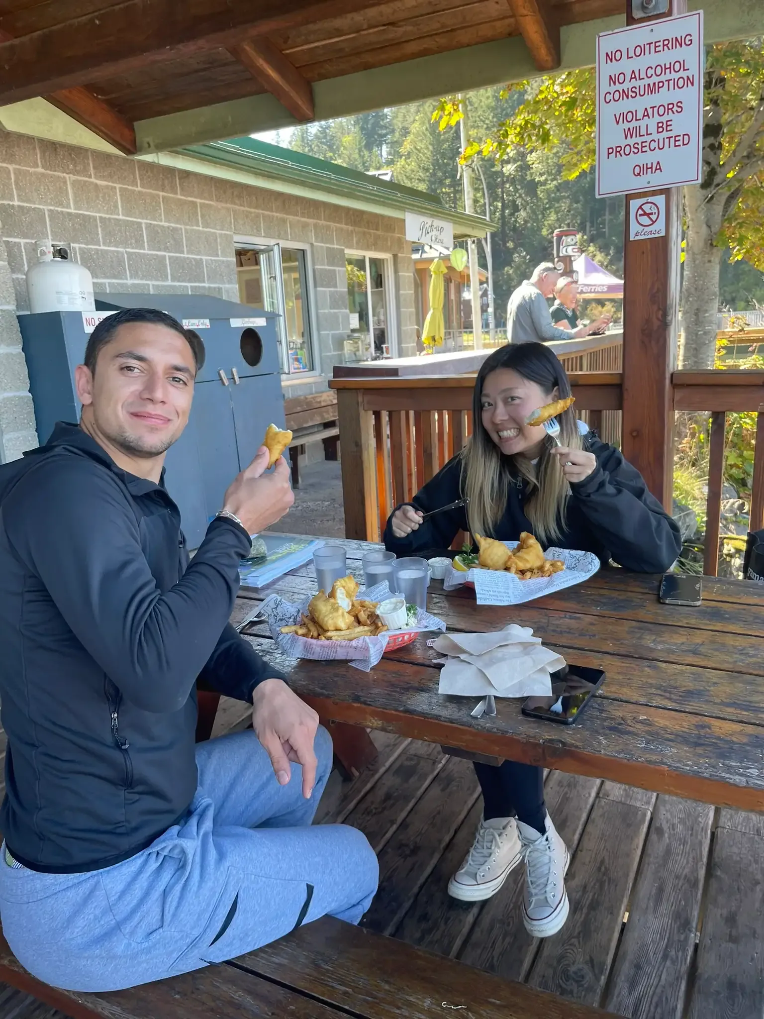 Outdoor dining at Quathiaski Cove waterfront